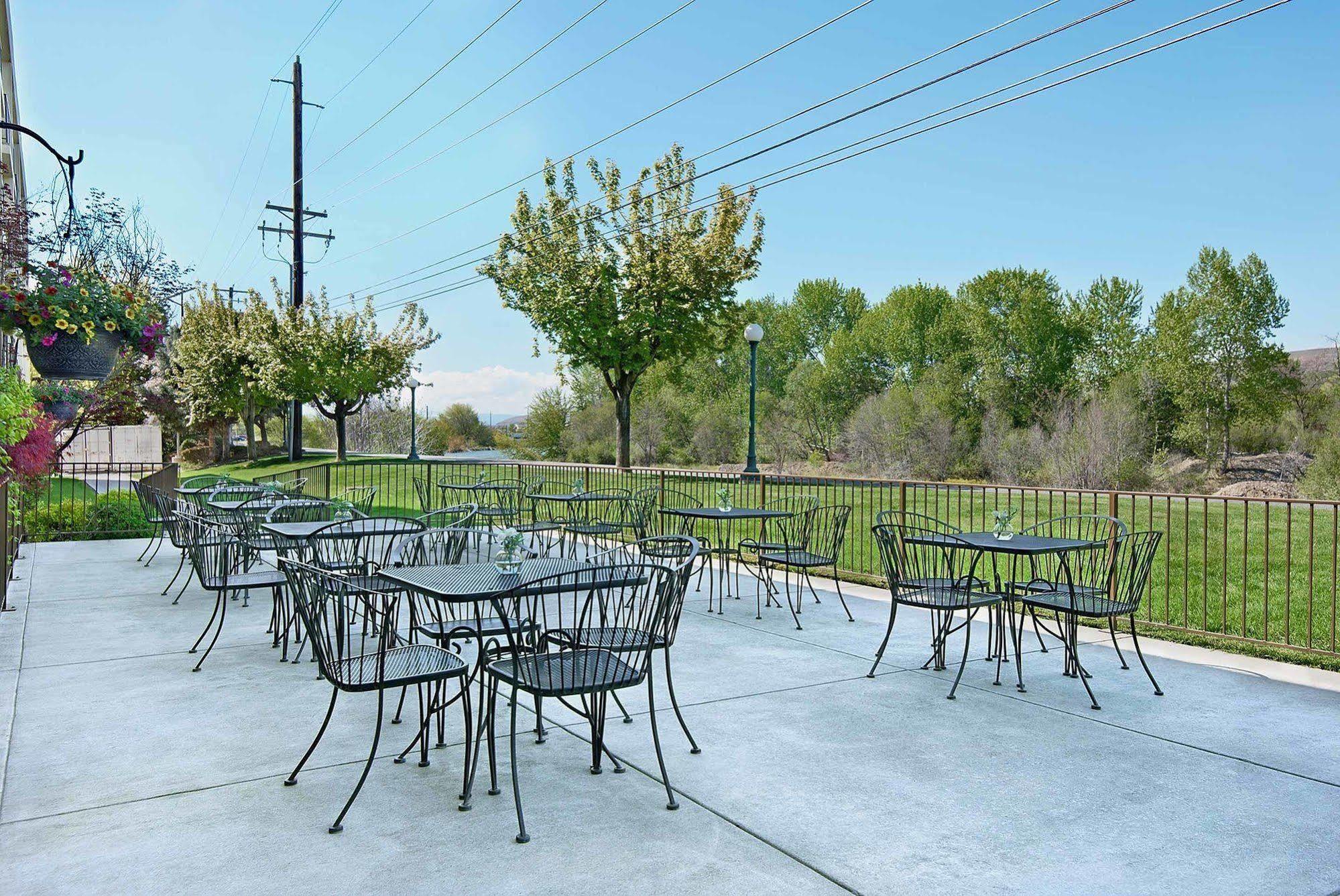 Oxford Suites Yakima Exterior foto